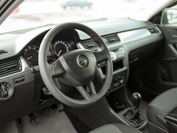 Skoda Rapid I с пробегом 2016 года, цена 1 049 000 рублей, 93757 км, лифтбек, Автокод Объявления