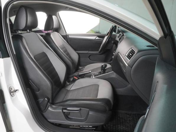 Volkswagen Jetta VI с пробегом 2012 года, цена 1 099 000 рублей, 140912 км, седан, Автокод Объявления