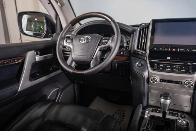 Toyota Land Cruiser 200 Series Рестайлинг 2 с пробегом 2018 года, цена 6 699 000 рублей, 155000 км, внедорожник, Автокод Объявления