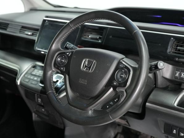 Honda Stepwgn V Рестайлинг с пробегом 2018 года, цена 2 670 000 рублей, 113000 км, минивэн, Автокод Объявления