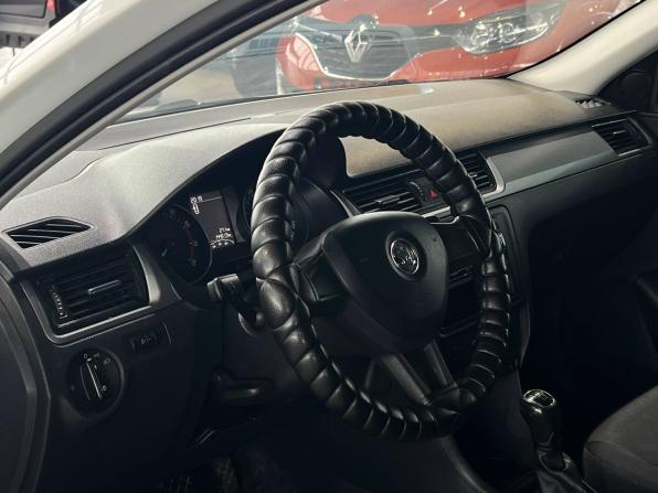 Skoda Rapid I с пробегом 2016 года, цена 1 000 000 рублей, 140000 км, лифтбек, Автокод Объявления