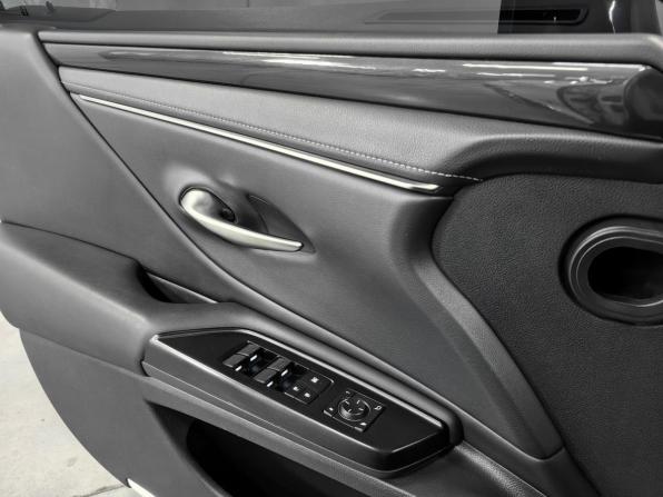 Lexus ES VII с пробегом 2019 года, цена 4 090 000 рублей, 63000 км, седан, Автокод Объявления