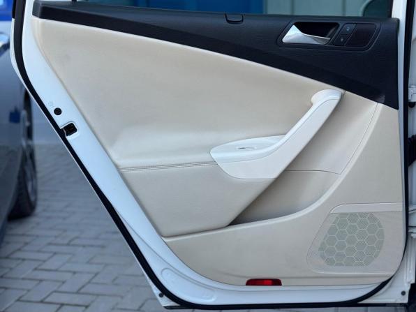 Volkswagen Passat B6 с пробегом 2009 года, цена 895 000 рублей, 261000 км, универсал, Автокод Объявления