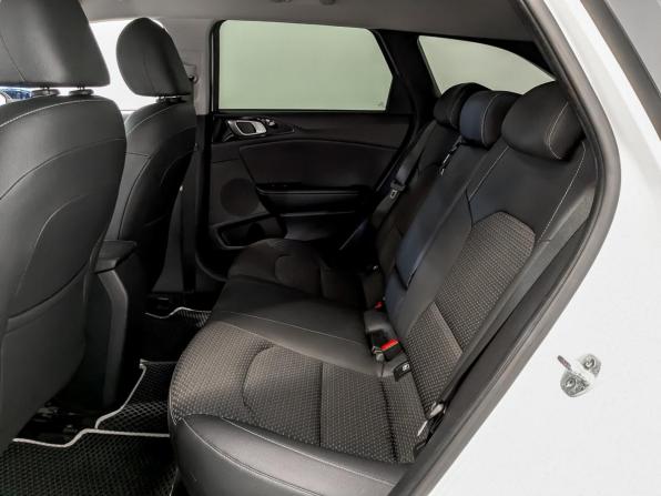 Kia Ceed III с пробегом 2021 года, цена 2 220 000 рублей, 63406 км, универсал, Автокод Объявления