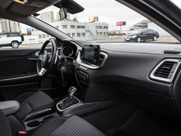 Kia Ceed III Рестайлинг с пробегом 2021 года, цена 2 449 000 рублей, 41552 км, хэтчбек, Автокод Объявления