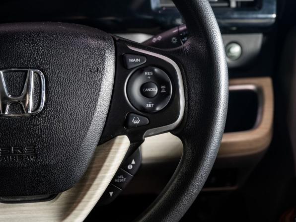 Honda Stepwgn V с пробегом 2015 года, цена 1 740 000 рублей, 137047 км, минивэн, Автокод Объявления