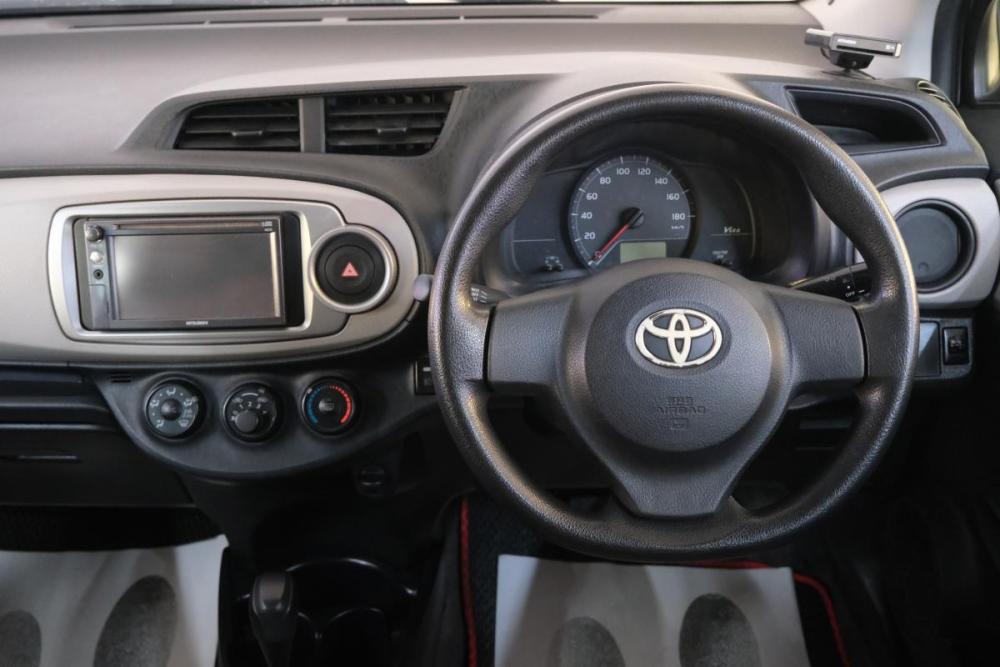 Toyota Vitz III (XP130) Омск  - изображение 11
