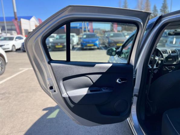 Renault Logan II Рестайлинг с пробегом 2019 года, цена 990 000 рублей, 115281 км, седан, Автокод Объявления