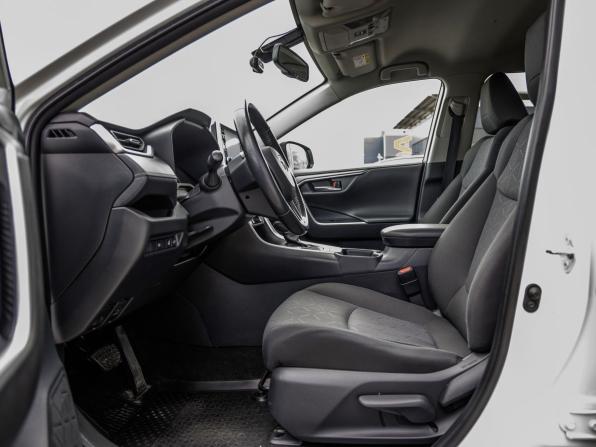 Toyota RAV4 V (XA50) с пробегом 2021 года, цена 3 298 000 рублей, 65699 км, внедорожник, Автокод Объявления