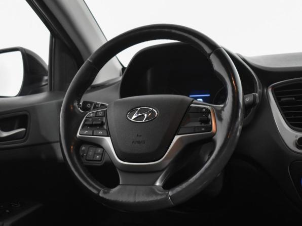 Hyundai Solaris II с пробегом 2018 года, цена 960 000 рублей, 130795 км, седан, Автокод Объявления