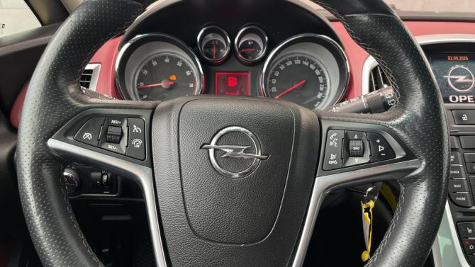 Opel Astra J Рестайлинг с пробегом 2013 года, цена 899 000 рублей, 139000 км, хэтчбек, Автокод Объявления