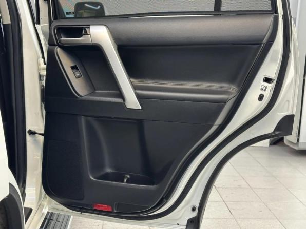 Toyota Land Cruiser Prado 150 Series Рестайлинг 2 с пробегом 2019 года, цена 5 998 000 рублей, 32341 км, внедорожник, Автокод Объявления