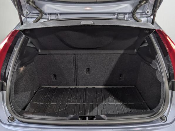 Volvo V40 II Рестайлинг с пробегом 2019 года, цена 2 390 000 рублей, 65640 км, хэтчбек, Автокод Объявления