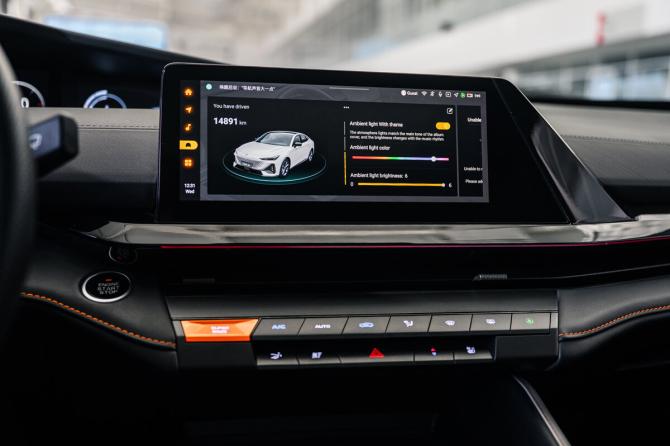 Changan UNI-V I с пробегом 2024 года, цена 2 319 000 рублей, 14000 км, лифтбек, Автокод Объявления