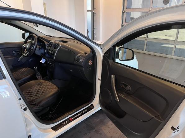 Renault Logan II Рестайлинг с пробегом 2018 года, цена 517 000 рублей, 205542 км, седан, Автокод Объявления