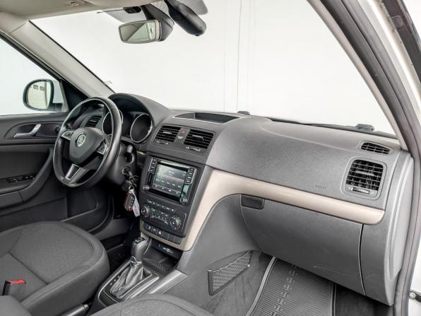 Skoda Yeti I Рестайлинг с пробегом 2017 года, цена 1 890 000 рублей, 78509 км, внедорожник, Автокод Объявления