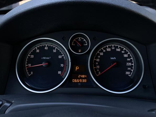 Opel Astra H Рестайлинг с пробегом 2013 года, цена 799 000 рублей, 66937 км, седан, Автокод Объявления