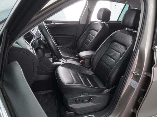 Volkswagen Tiguan II с пробегом 2017 года, цена 1 774 000 рублей, 311064 км, внедорожник, Автокод Объявления
