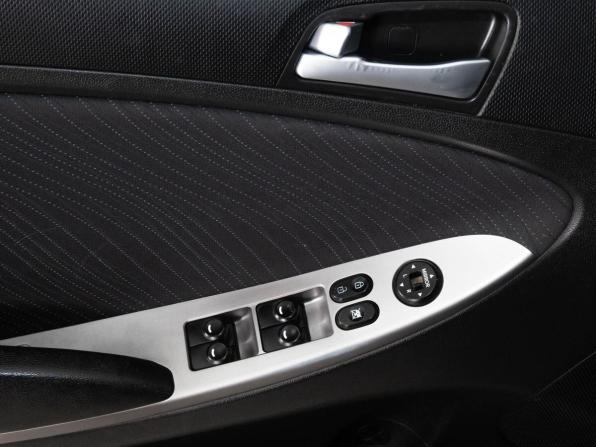 Hyundai Solaris I Рестайлинг с пробегом 2015 года, цена 1 029 000 рублей, 194535 км, седан, Автокод Объявления