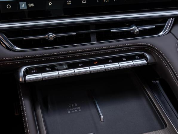 Geely Monjaro I Рестайлинг 2 с пробегом 2026 года, цена 4 130 000 рублей, 23 км, внедорожник, Автокод Объявления