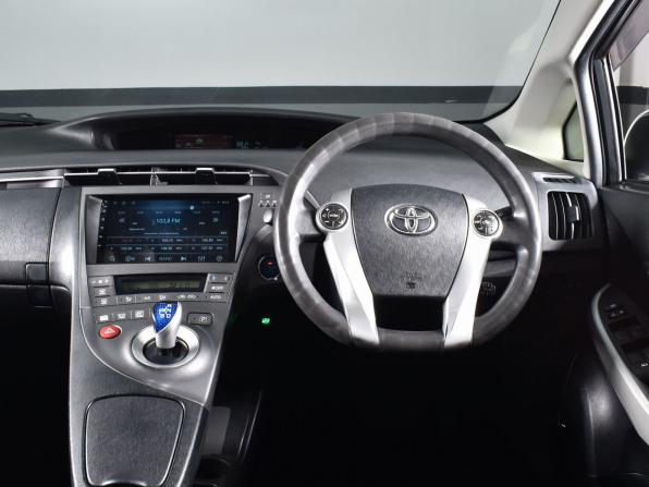 Toyota Prius III Рестайлинг (XW30) с пробегом 2014 года, цена 999 999 рублей, 117300 км, лифтбек, Автокод Объявления