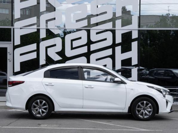 Kia Rio IV Рестайлинг с пробегом 2020 года, цена 1 250 000 рублей, 97465 км, седан, Автокод Объявления