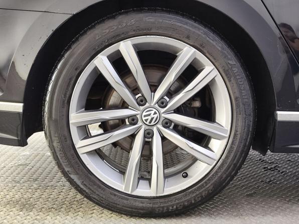 Volkswagen Passat B8 с пробегом 2016 года, цена 1 490 000 рублей, 291884 км, универсал, Автокод Объявления