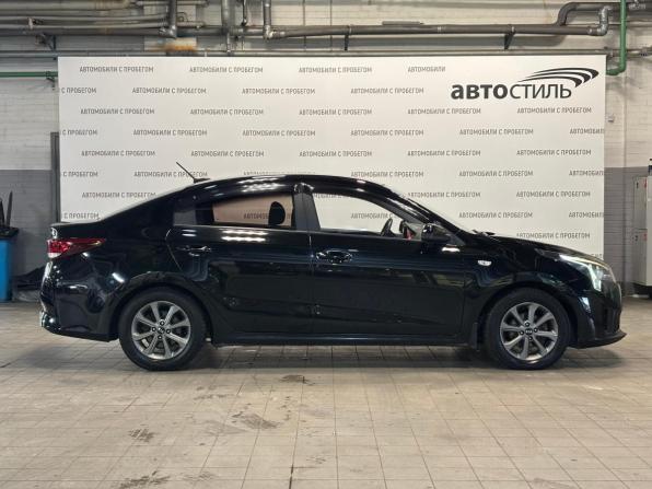 Kia Rio IV Рестайлинг с пробегом 2020 года, цена 1 399 000 рублей, 137000 км, седан, Автокод Объявления