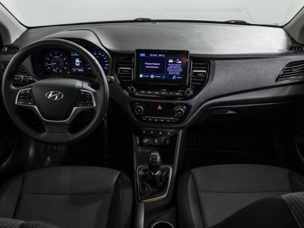 Hyundai Solaris II Рестайлинг с пробегом 2021 года, цена 1 575 000 рублей, 28958 км, седан, Автокод Объявления