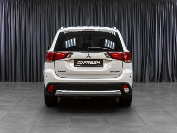 Mitsubishi Outlander III Рестайлинг 2 с пробегом 2015 года, цена 1 929 000 рублей, 209161 км, внедорожник, Автокод Объявления