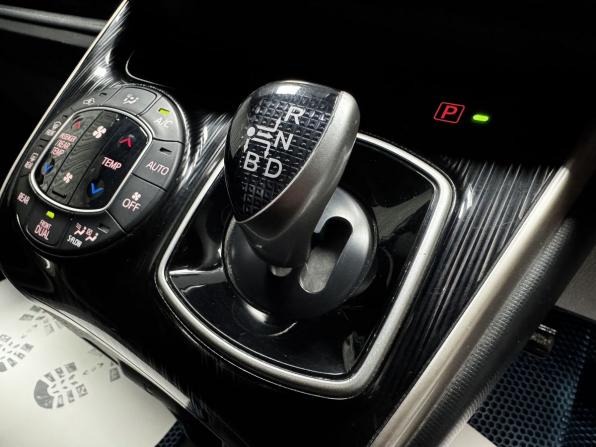 Toyota Esquire I с пробегом 2016 года, цена 1 750 000 рублей, 251872 км, минивэн, Автокод Объявления