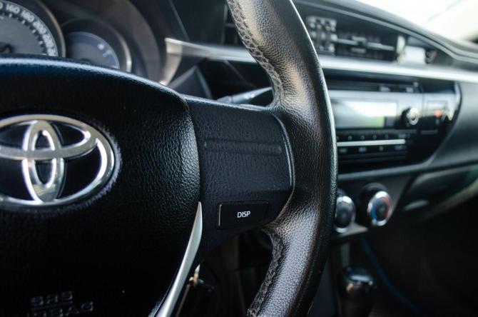 Toyota Corolla XI (E160 E170 E180) с пробегом 2013 года, цена 850 000 рублей, 289000 км, седан, Автокод Объявления