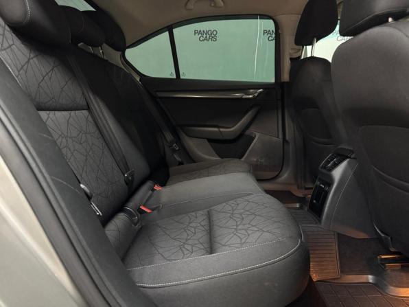 Skoda Octavia III (A7) Рестайлинг с пробегом 2019 года, цена 1 188 000 рублей, 302791 км, лифтбек, Автокод Объявления