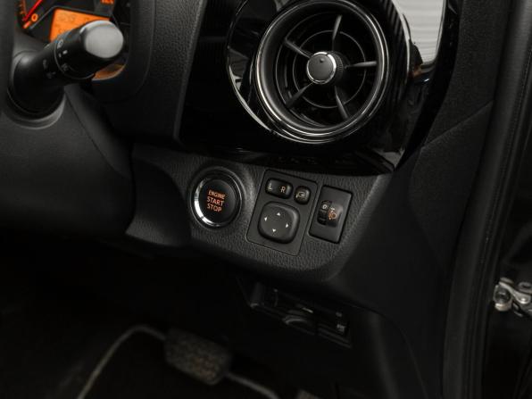 Toyota Vitz III (XP130) Рестайлинг с пробегом 2018 года, цена 1 050 000 рублей, 53960 км, хэтчбек, Автокод Объявления
