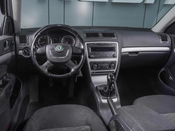 Skoda Octavia II (A5) Рестайлинг с пробегом 2013 года, цена 880 000 рублей, 113206 км, лифтбек, Автокод Объявления