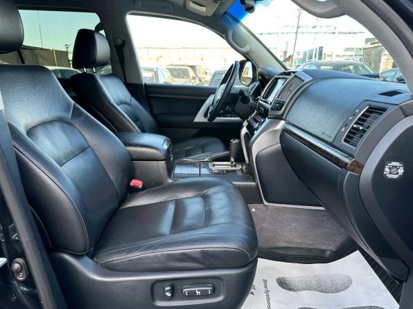 Toyota Land Cruiser 200 Series Рестайлинг 1 с пробегом 2013 года, цена 3 990 000 рублей, 215000 км, внедорожник, Автокод Объявления