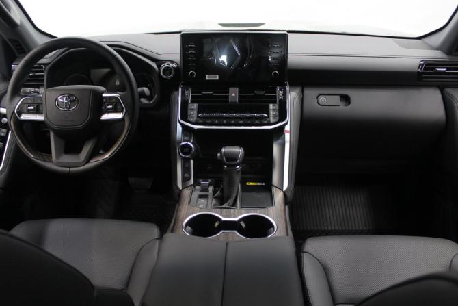 Toyota Land Cruiser 300 Series с пробегом 2021 года, цена 15 000 000 рублей, 400 км, внедорожник, Автокод Объявления