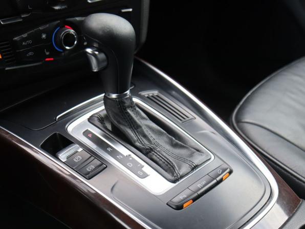 Audi Q5 I (8R) с пробегом 2010 года, цена 1 300 000 рублей, 262601 км, внедорожник, Автокод Объявления