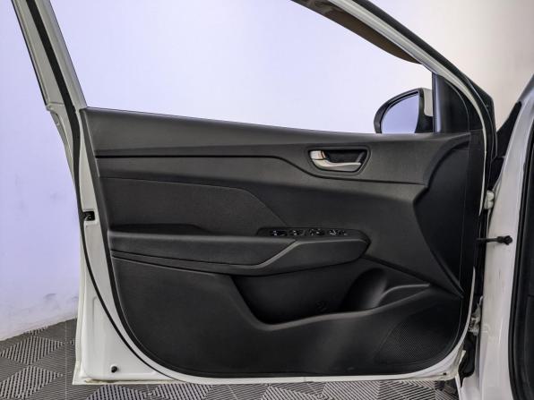 Hyundai Solaris II с пробегом 2017 года, цена 1 225 000 рублей, 123475 км, седан, Автокод Объявления