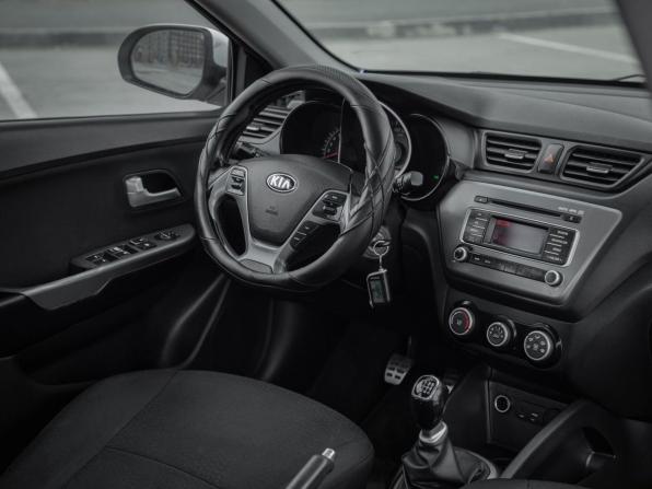 Kia Rio III Рестайлинг с пробегом 2016 года, цена 749 000 рублей, 152000 км, седан, Автокод Объявления