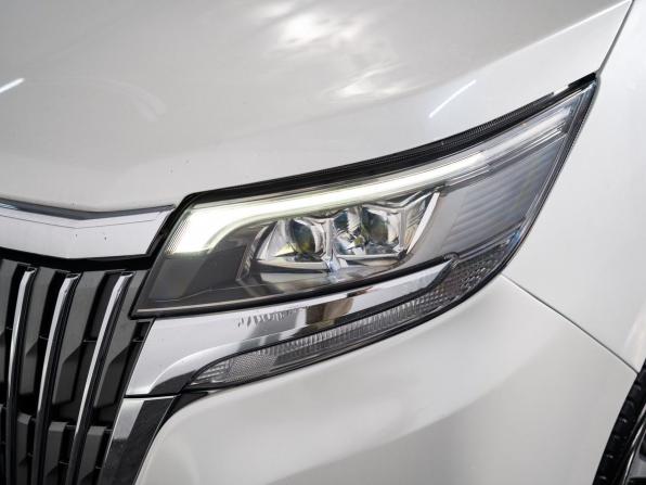 Toyota Esquire I Рестайлинг с пробегом 2017 года, цена 2 200 000 рублей, 207366 км, минивэн, Автокод Объявления