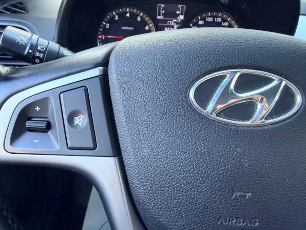 Hyundai Solaris I Рестайлинг с пробегом 2015 года, цена 950 000 рублей, 92745 км, седан, Автокод Объявления
