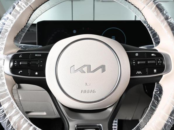 Kia K5 III Рестайлинг с пробегом 2025 года, цена 4 559 000 рублей, 4637 км, седан, Автокод Объявления