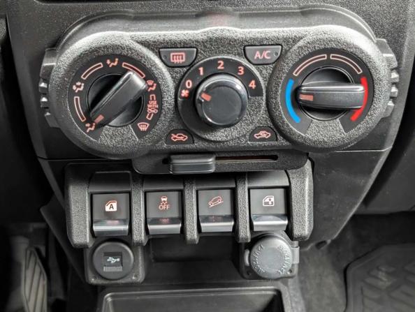 Suzuki Jimny IV с пробегом 2019 года, цена 1 897 000 рублей, 190356 км, внедорожник, Автокод Объявления