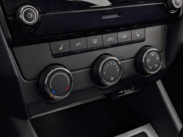 Skoda Octavia III (A7) Рестайлинг с пробегом 2019 года, цена 1 280 000 рублей, 182798 км, лифтбек, Автокод Объявления