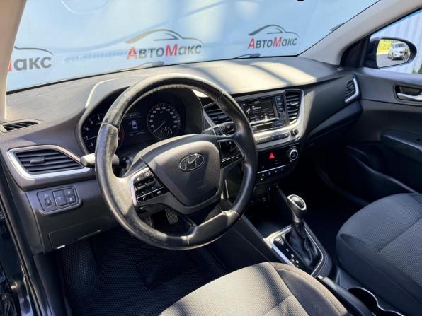 Hyundai Solaris II с пробегом 2017 года, цена 835 000 рублей, 242793 км, седан, Автокод Объявления