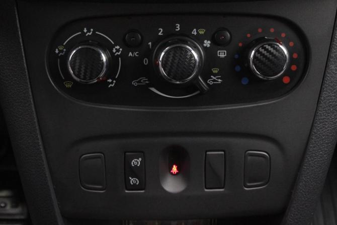 Renault Sandero II с пробегом 2016 года, цена 930 000 рублей, 166653 км, хэтчбек, Автокод Объявления