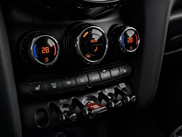 Mini Hatch III (F55/F56) Рестайлинг 2 с пробегом 2021 года, цена 2 690 000 рублей, 39750 км, хэтчбек, Автокод Объявления