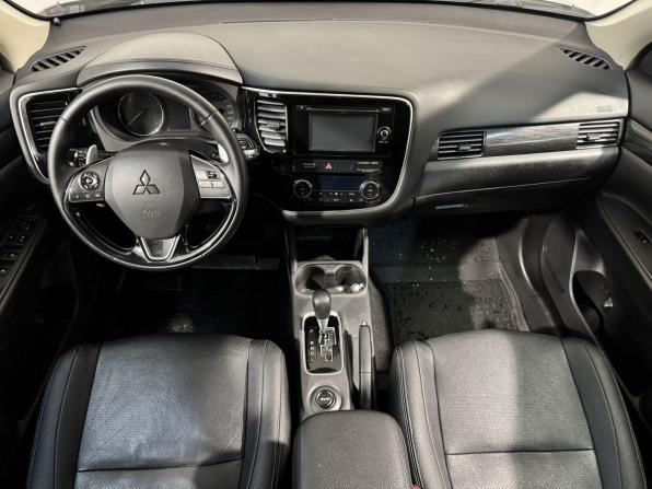 Mitsubishi Outlander III Рестайлинг 2 с пробегом 2015 года, цена 1 999 800 рублей, 120000 км, внедорожник, Автокод Объявления