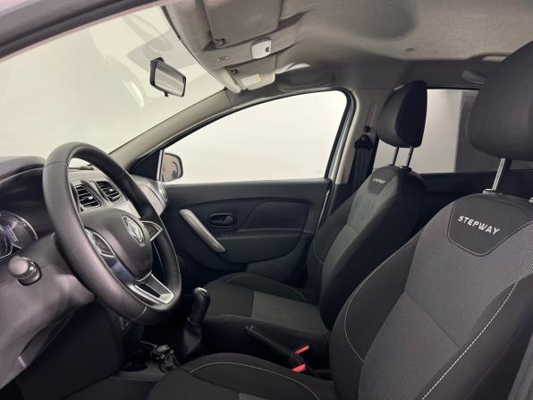 Renault Logan II Рестайлинг с пробегом 2019 года, цена 1 299 000 рублей, 46000 км, седан, Автокод Объявления